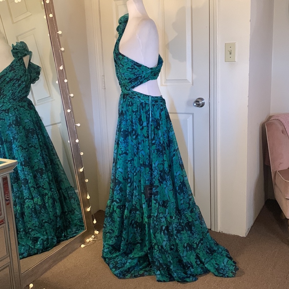 MAC DUGGAL
Green One Shoulder Ruffle Tiered Cut-Out Chiffon Gown - Picture 9 of 16